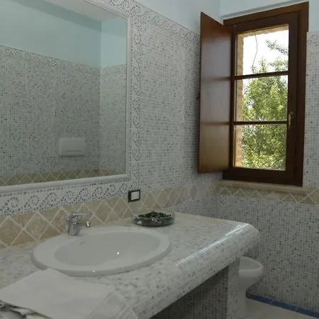 Almone Sleeps 8 Pool Wifi Villa *
